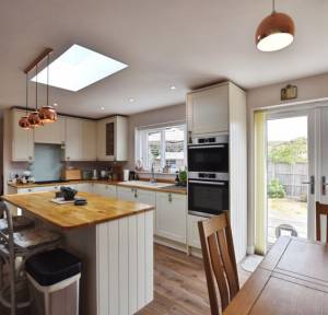 4 Bedroom Bungalow for sale in Malvern Way, Salisbury