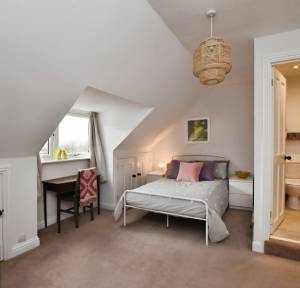 4 Bedroom House for sale in Elm Grove Road, Salisbury