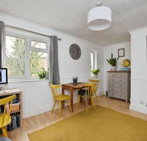 1 Bedroom Flat for sale in Avon Drive, Salisbury