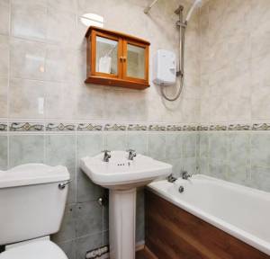 1 Bedroom Flat for sale in Avon Drive, Salisbury