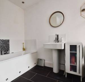 2 Bedroom House for sale in Meadow Road South, Salisbury