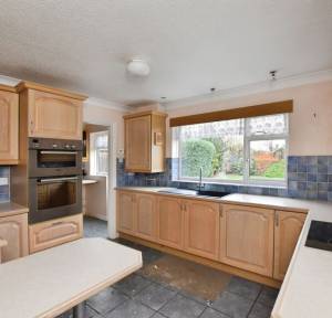 3 Bedroom Bungalow for sale in The Copse, Salisbury