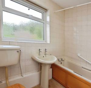 3 Bedroom Bungalow for sale in Hillside Drive, Salisbury