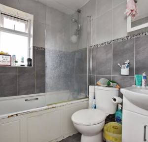 2 Bedroom Flat for sale in Ramleaze Drive, Salisbury