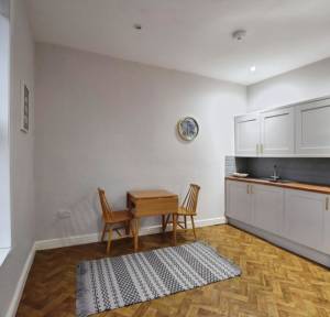 2 Bedroom Flat for sale in Castle Street, Salisbury