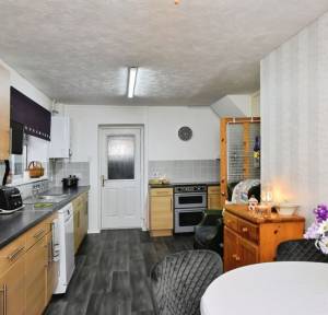 3 Bedroom House for sale in Woodside Road, Salisbury