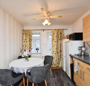 3 Bedroom House for sale in Woodside Road, Salisbury