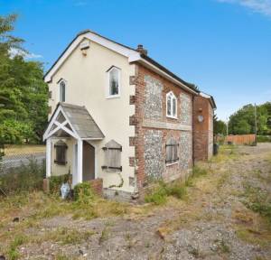 3 Bedroom House for sale in Amesbury Road, Salisbury