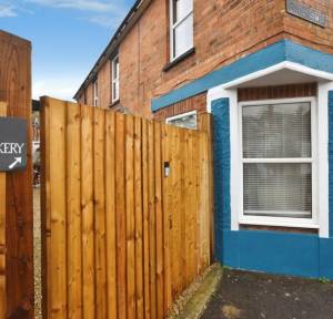 2 Bedroom Flat for sale in 37 Riverside, Salisbury