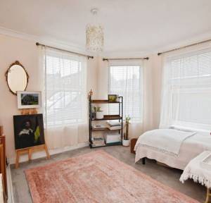 2 Bedroom Flat for sale in 37 Riverside, Salisbury