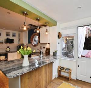 2 Bedroom Flat for sale in 37 Riverside, Salisbury