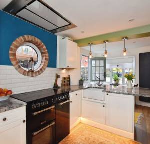 2 Bedroom Flat for sale in 37 Riverside, Salisbury