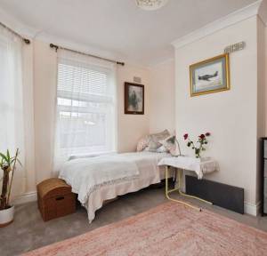 2 Bedroom Flat for sale in 37 Riverside, Salisbury