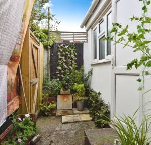 2 Bedroom House for sale in Gas Lane, Salisbury