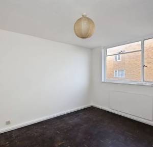 2 Bedroom Flat for sale in Shady Bower Close, Salisbury