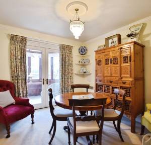 2 Bedroom House for sale in Earls Manor Court, Salisbury