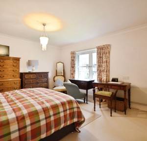 2 Bedroom House for sale in Earls Manor Court, Salisbury