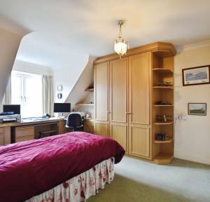 2 Bedroom House for sale in Earls Manor Court, Salisbury