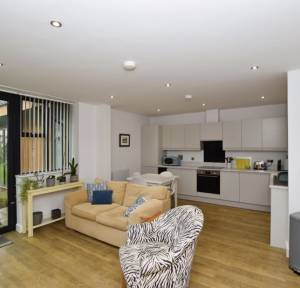 2 Bedroom Flat for sale in 61 Wyndham Road, Salisbury