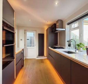 3 Bedroom House for sale in The Close, Salisbury