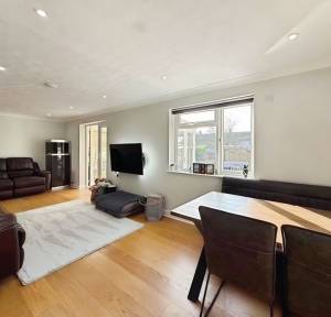 3 Bedroom House for sale in The Close, Salisbury