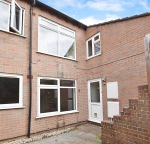 2 Bedroom Flat for sale in Methuen Drive, Salisbury
