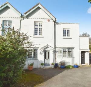 3 Bedroom Flat for sale in Harnham Road, Salisbury