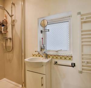 3 Bedroom Flat for sale in Harnham Road, Salisbury