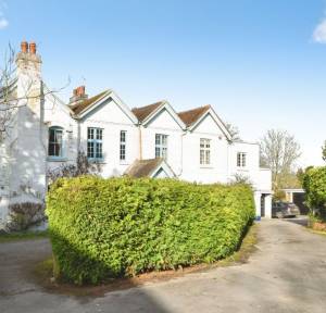 3 Bedroom Flat for sale in Harnham Road, Salisbury