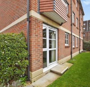 1 Bedroom Retirement for sale in Archers Court, Salisbury