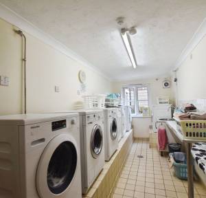 1 Bedroom Retirement for sale in Archers Court, Salisbury