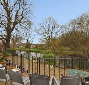 1 Bedroom Retirement for sale in Archers Court, Salisbury