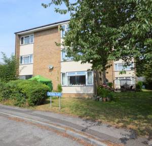 2 Bedroom Flat for sale in Victoria Road, Salisbury
