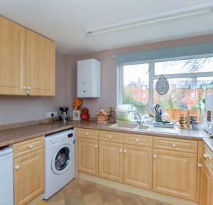 2 Bedroom Flat for sale in Victoria Road, Salisbury