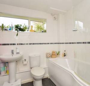 2 Bedroom Flat for sale in Victoria Road, Salisbury