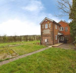 2 Bedroom House to rent in Amesbury Road, Salisbury