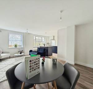 2 Bedroom Flat for sale in Devizes Road, Salisbury