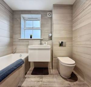 2 Bedroom Flat for sale in Devizes Road, Salisbury
