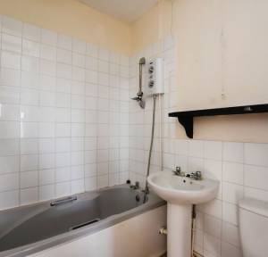 1 Bedroom Flat for sale in Methuen Drive, Salisbury