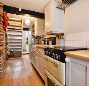 3 Bedroom House for sale in High Street, Salisbury