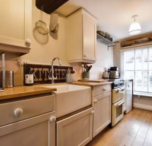 3 Bedroom House for sale in High Street, Salisbury
