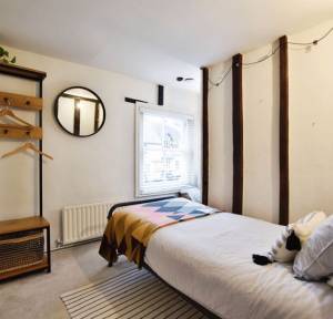 3 Bedroom House for sale in High Street, Salisbury