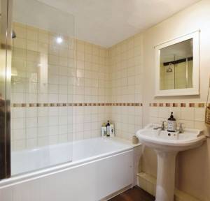 3 Bedroom House for sale in High Street, Salisbury