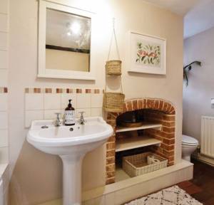 3 Bedroom House for sale in High Street, Salisbury