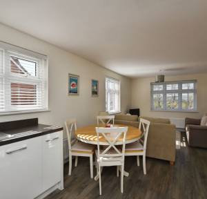 2 Bedroom Flat for sale in Dimmer Drive, Salisbury