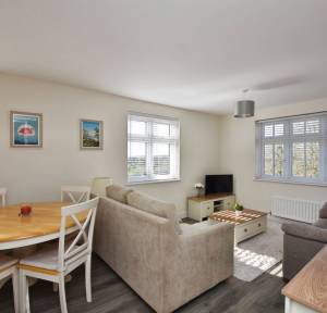 2 Bedroom Flat for sale in Dimmer Drive, Salisbury