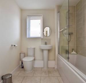 2 Bedroom Flat for sale in Dimmer Drive, Salisbury