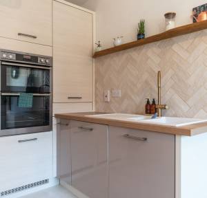 4 Bedroom House for sale in Oakley Road, Salisbury