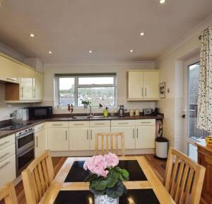 2 Bedroom Bungalow for sale in Braemar Rise, Salisbury