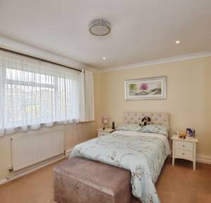 2 Bedroom Bungalow for sale in Braemar Rise, Salisbury